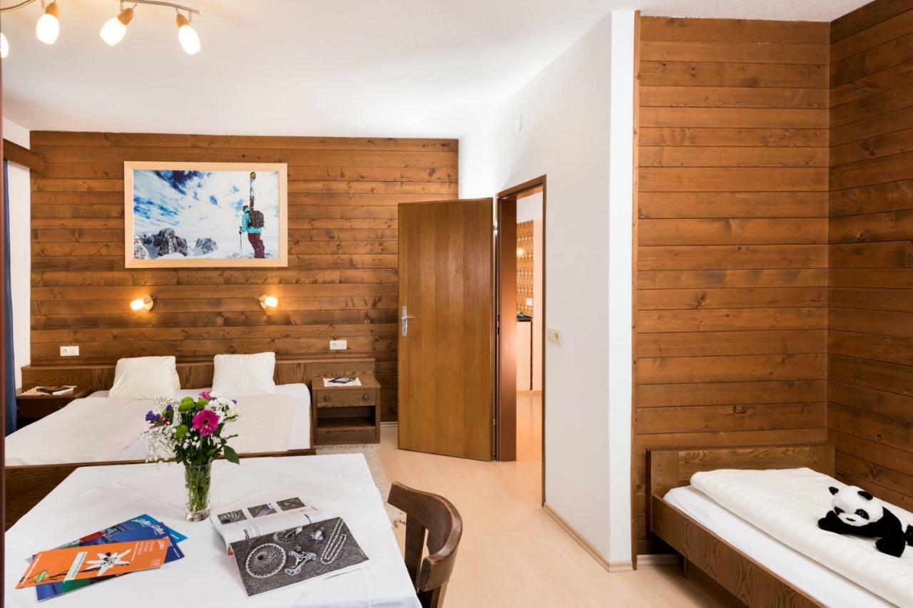 Sporthaus Troger Hotel Sankt Jakob in Defereggen Bagian luar foto
